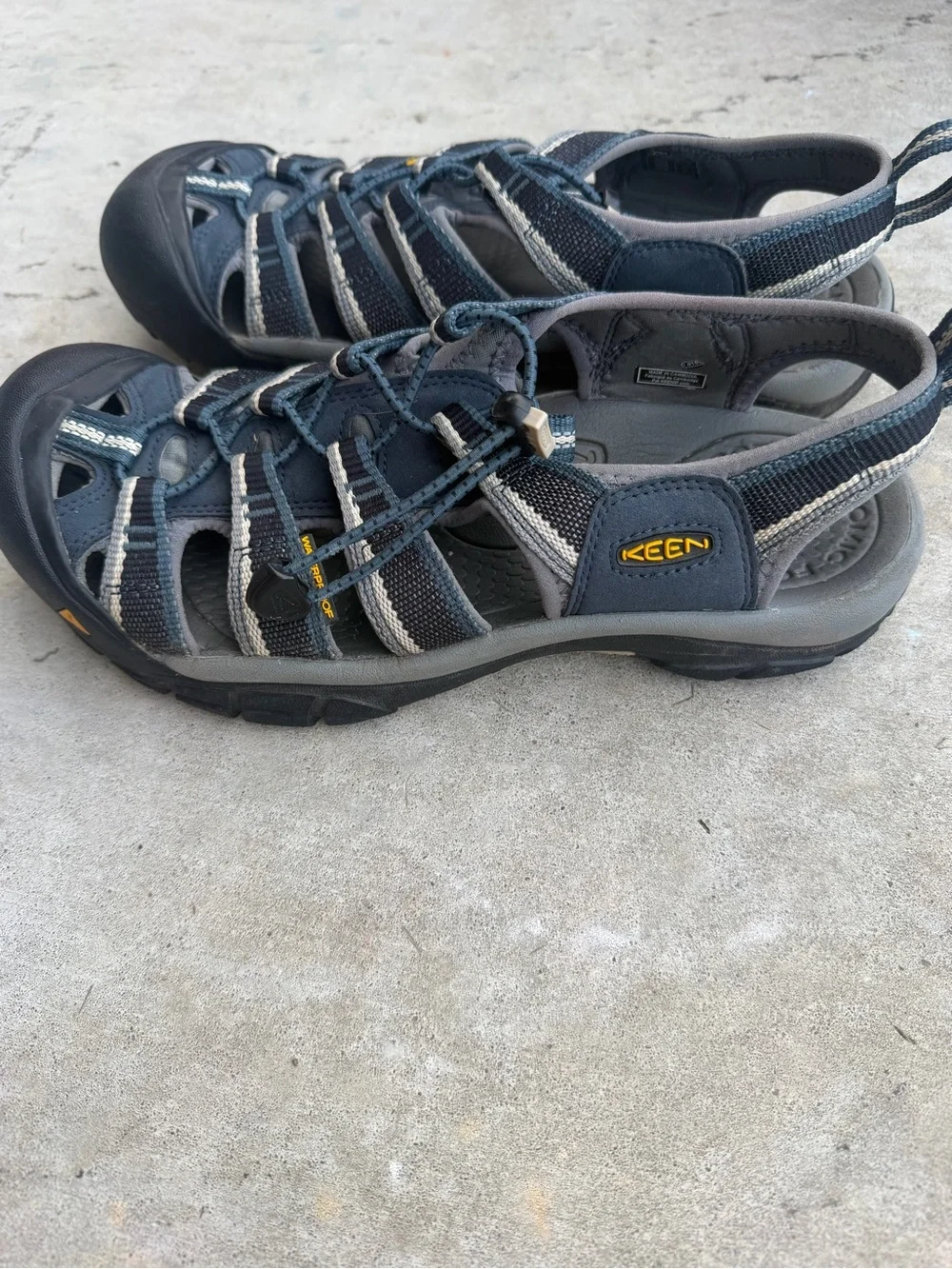 Keen Men's Newport H2 sandals in a blue and gray colorway men’s size 8